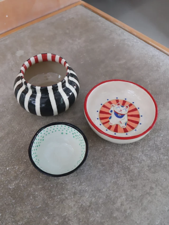 Sometimes when our student’s finished pots come out of the kiln and go on our collection or display shelves, you see something that instantly connects them. This happened with this smashing trio. Bold, quirky and cool all three! 
#decoratedceramics #monostripes #funkydesign #contemporarycool #luckycat 
#theclaystudio 
#potteryclasses #potteryworkshop #potterystudio #ceramicsworkshop 
#potterycourse  #ceramicscourse 
#tunbridgewells #eastsussex