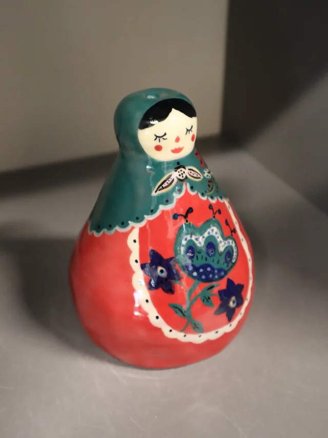Just a week to go until the Autumn Term starts and our optional theme for students to explore is…. Folk Art. 
Taking inspiration from traditional decoration and folklore, with recurring motifs such as flower garlands and animals, there are infinite ways to incorporate the essence of this theme into ceramics. We are so excited to see what everyone makes! 
If you’d like to join us, there are just a dozen spaces left: Monday or Friday Mornings, Mon, Tues or Thurs afternoons, or Monday Evenings. Full details and booking at theclay.studio - 🔗 in bio. 
#folkart #folkartpainting #ceramicfolkart #potterytheme #theclaystudio 
#potteryclasses #potterystudio #eastsussex