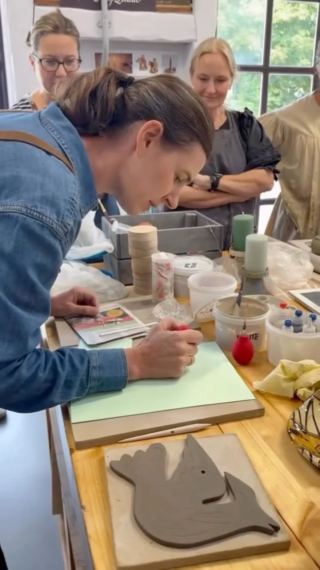 Recently we’ve been learning all about Slip Trailing! 
Slip trailing is a great way of using slip as a decorative tool, to achieve all sorts of patterns and detail.
Have you tried this technique yet?
