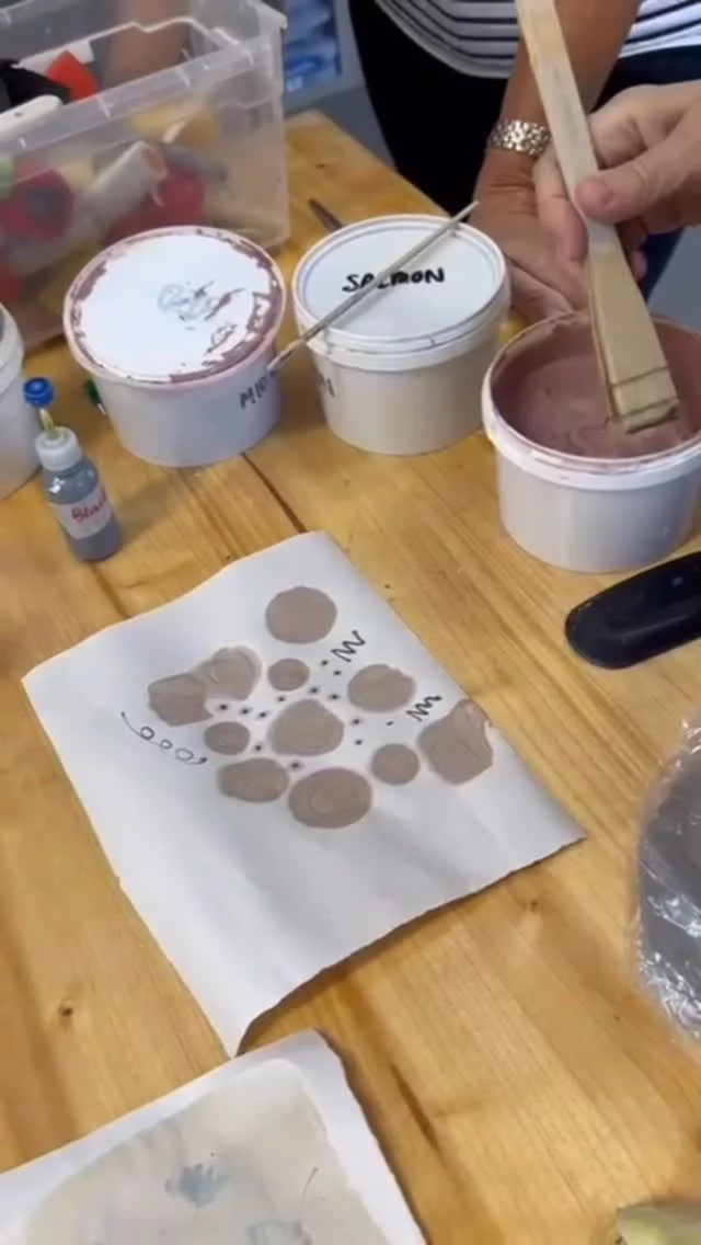 One of our recent demos was… Monoprinting!
Monoprinting involves transferring a single-use image, created with underglaze or slip, onto a clay surface using paper or other materials.
Has anyone been having fun experimenting with this technique yet? Make sure to tag us when you share your work on Instagram.