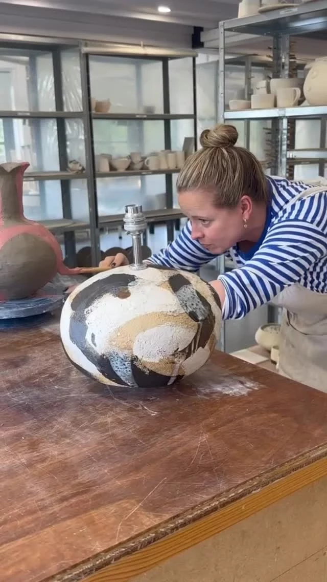 Kerrie is one of our regular weekly class students who has been coming to The Clay Studio for a while. She has been developing her signature style over this time and has produced some fantastic work, including sculptural pieces as well as functional. 
@kerriekent.art