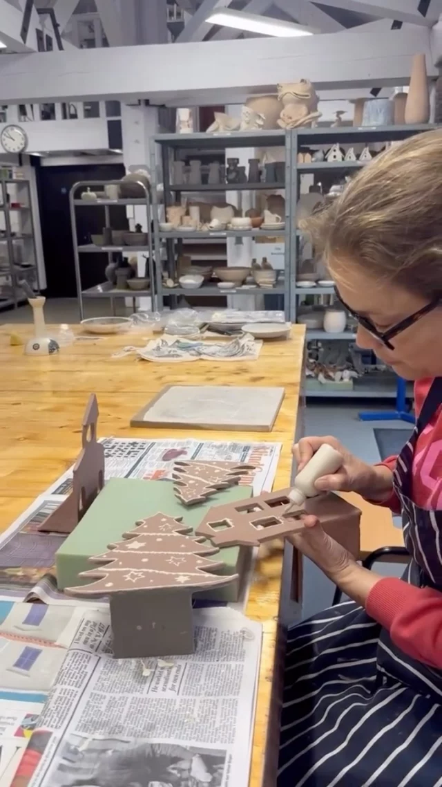 We’re well in the Christmas spirit here at The Clay Studio. Katherine’s slip trailing looks great!