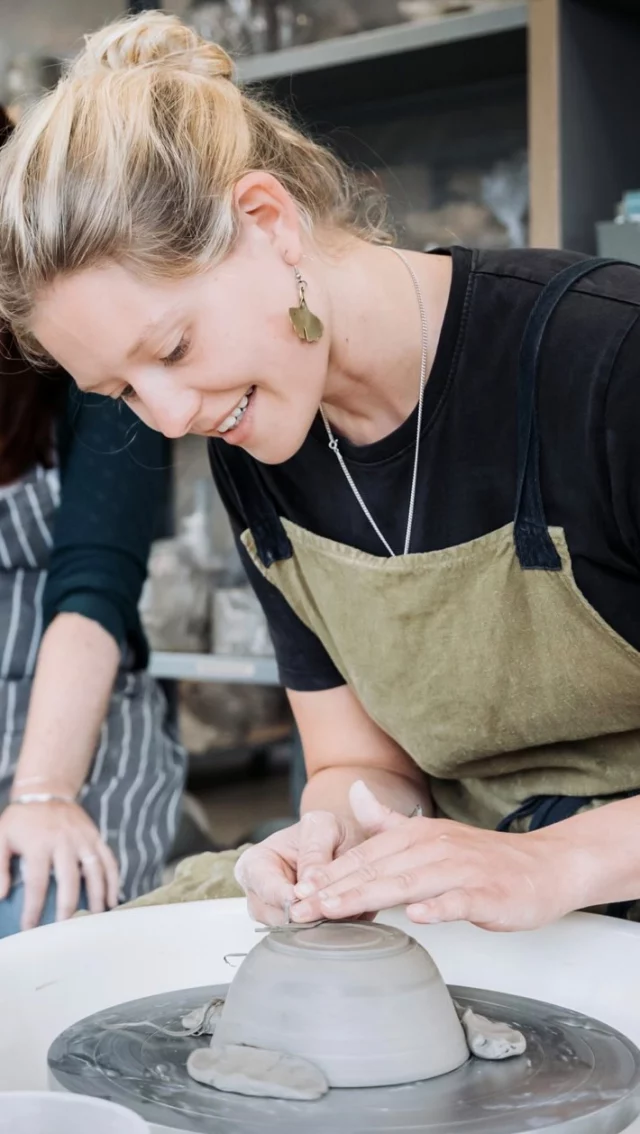 Another team interview today, this time with @twig_ceramics - Rosie specialised in ceramics during her degree at the University of Brighton and went on to join a graduate wood firing residency in Denmark in 2021.
Rosie is the potter behind Twig Ceramics, where she finds different ways to bring plants and pottery together. She strives to create handmade tableware which feels good in the hand, to make the small moments more meaningful. As well as teaching in our regular weekly classes, she also leads the Throwing for Beginners five-week course.