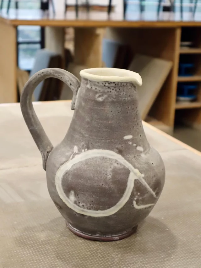 Beautiful big jug with abstract brushwork, a lovely earthy feel to this piece!