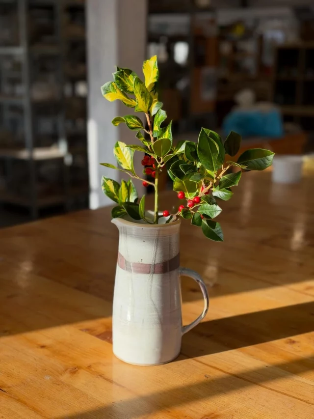 We hope everyone had a wonderful Christmas! We thought Karrie’s vase here looked rather festive. Decorated with terracotta slip with our gloss white glaze.