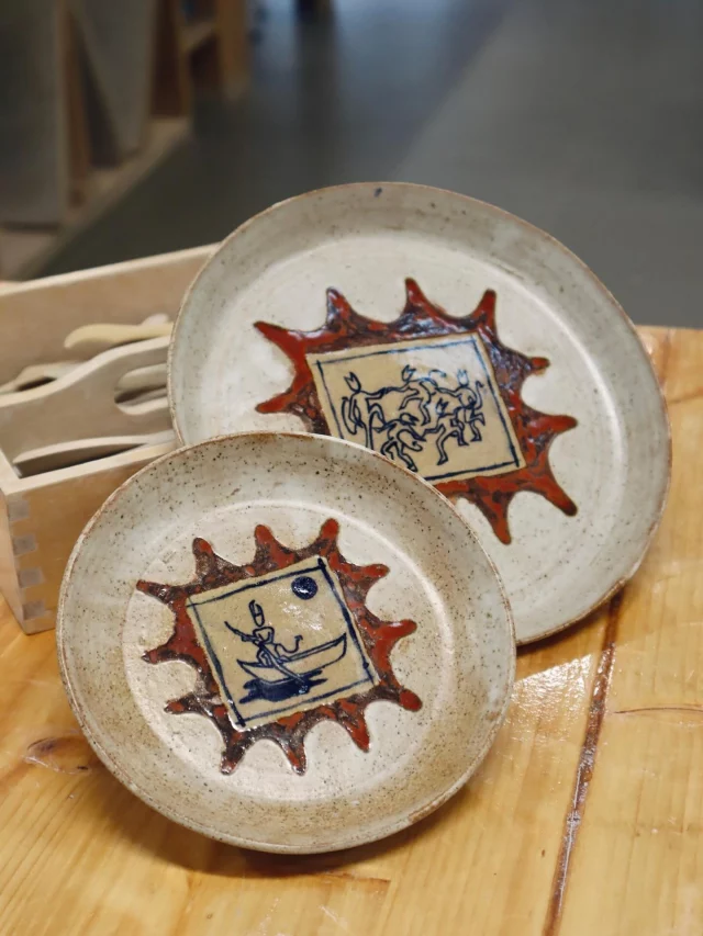 Today we wanted to share these truly unique plates, created by the talented @g.enticknap in the unique style they’ve developed.