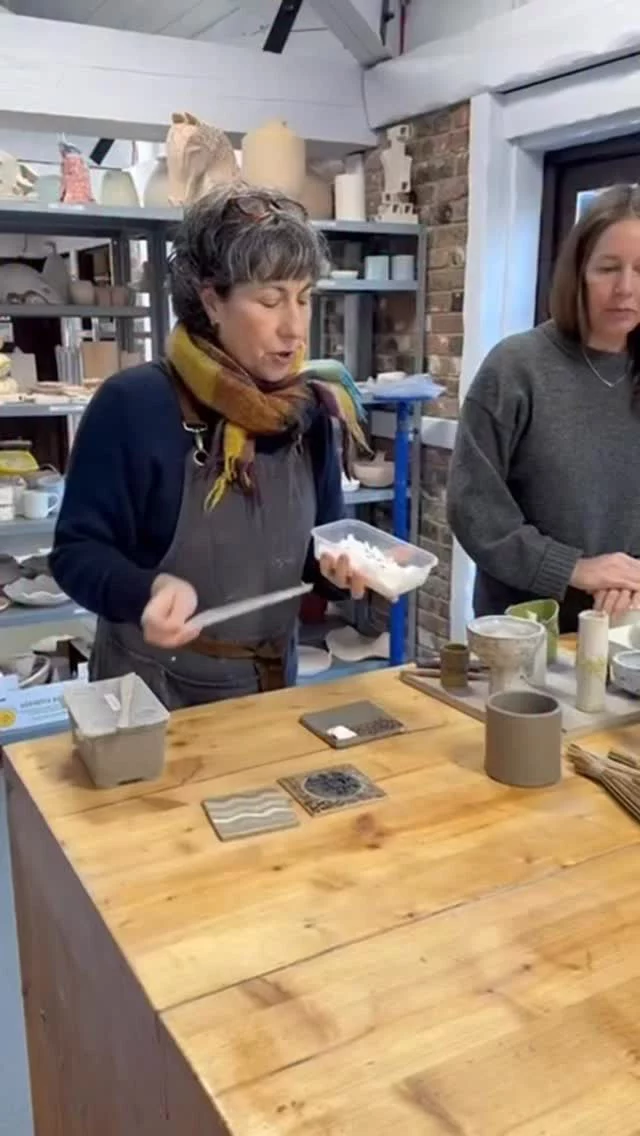 Have you ever tried rolling your clay over sand or small grains of grog to press a rough texture into the surface?
That’s what Susana was teaching us in her demo!