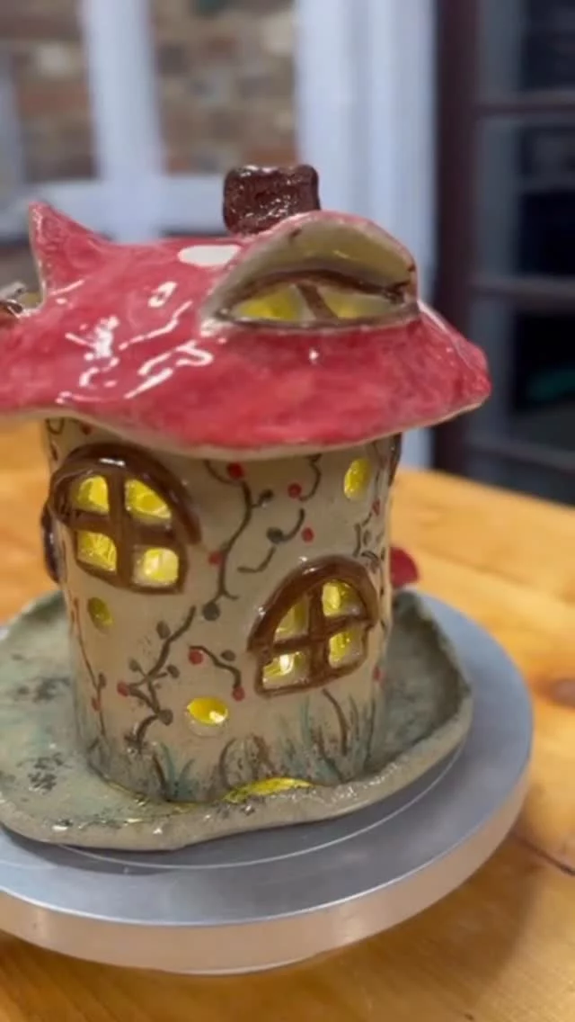 How cosy does this little fairy house look? Judy Nobbs from our Thursday night class created this beautiful piece!
