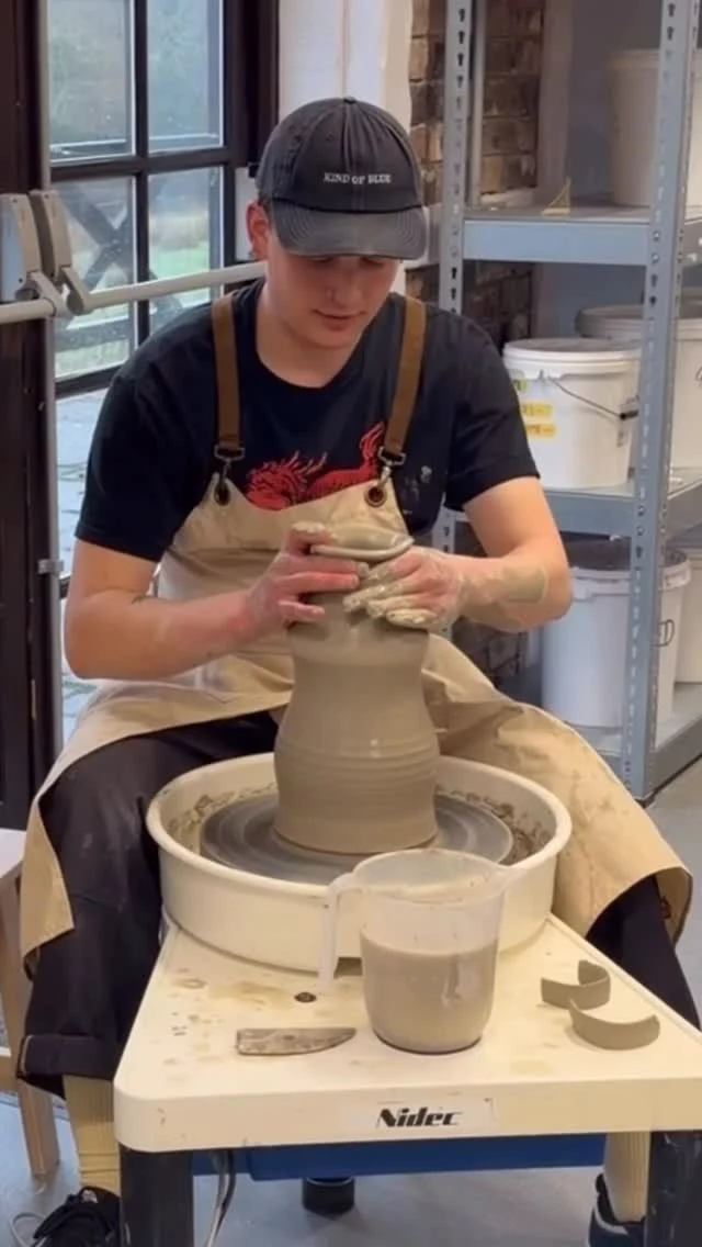 Friday shenanigans at the studio and Cellan taking on the Pottery Throwdown challenge of a curvy vase. 
Speeded up, obviously (😆) but only six minutes in total including talking to students!
@_cellan_