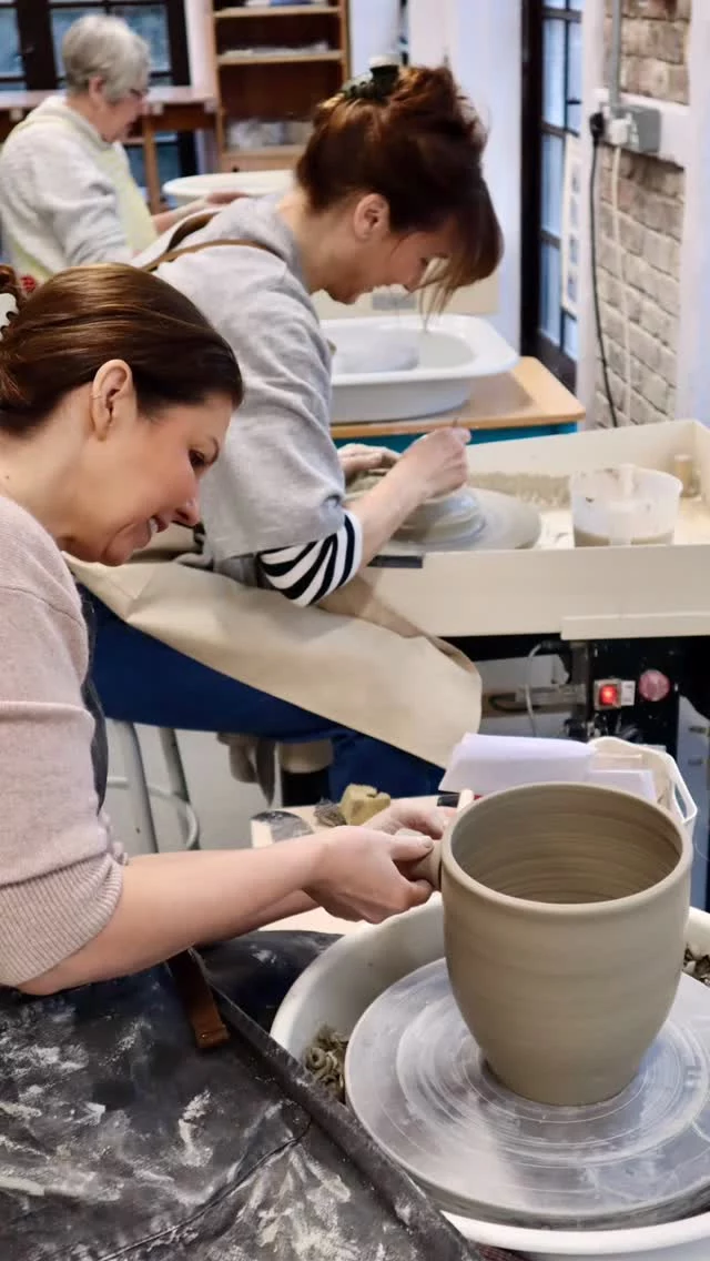 This term’s weekly classes have flown by! Next week will be the final week of term and then it’s a couple of weeks off over Easter until we return refreshed and raring to go for the Summer term. 
Would you like to join us? Booking is now open for next term, you can find out more about it and book via our website theclay.studio - link in bio.