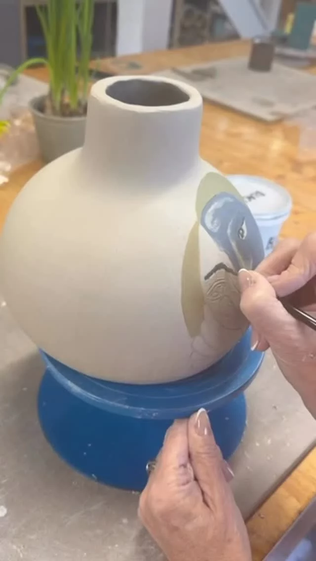 A bit of inspiration can create the most beautiful pieces.
In this case, Ali, one of our new Friday morning students, was inspired by Picasso for her vase.