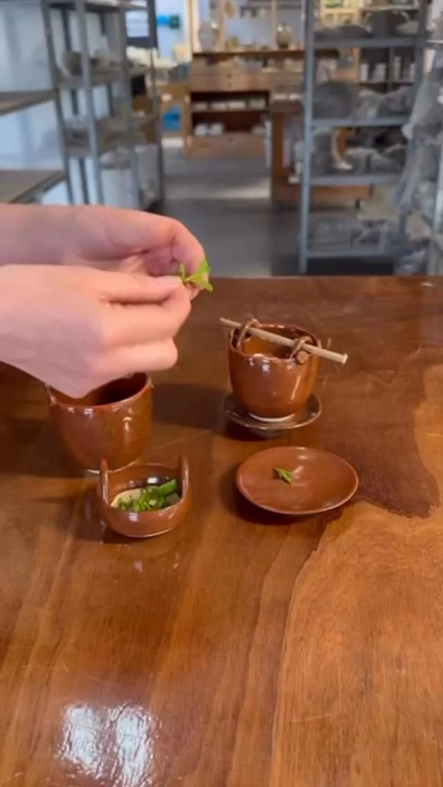 Anyone for a tea? 🍵 There’s something special about creating pieces that are useful in daily life, and this set made by Yvette certainly ticks that box.