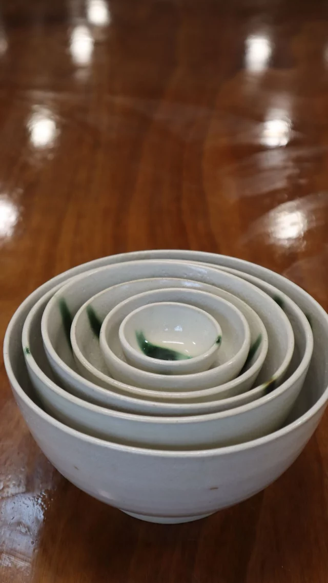 There’s something so satisfying about a set of nesting bowls! These were created by Amy @clipperceramics here at The Clay Studio.