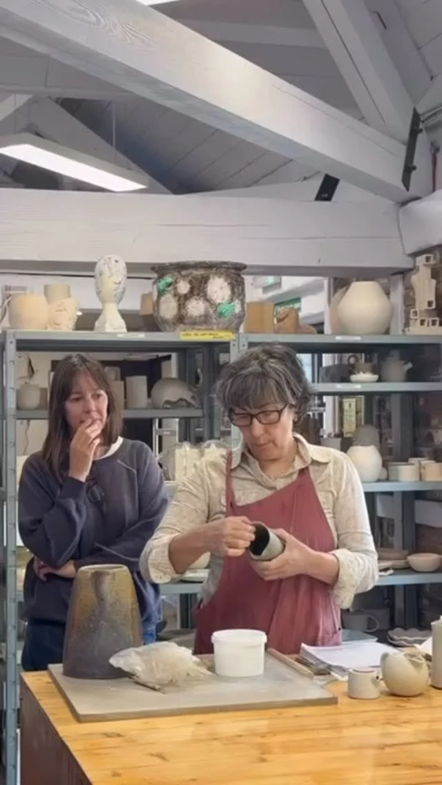 As our students know, this terms optional project is all about jugs and carafes! Here’s a sneak peek into our @susanagarciaceramics demonstrating spouts!