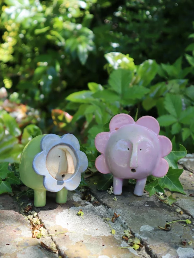 “Pssst. Hey lil dude, have you heard?”
“What’s that lil dude?”
“Booking for Autumn Weekly Classes at The Clay Studio opens today!”
“Ooh, thanks lil dude! Excellent.🤘”
——————
Head to theclay.studio to book your space. 
Lil dudes by Ciara @lil_dude_studio