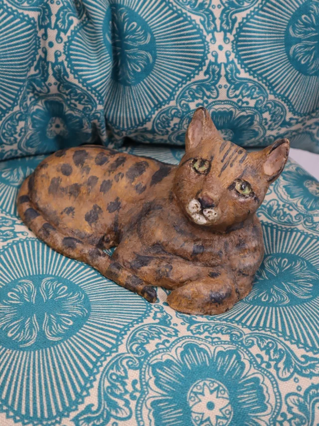 “The Owl and the Pussy-cat went to sea
In a beautiful pea-green boat…”
After sharing a lovely owl made in the studio recently, it only felt right that this beautiful cat, made by Debbie King, had her moment too. Together, they make quite the perfect pair.