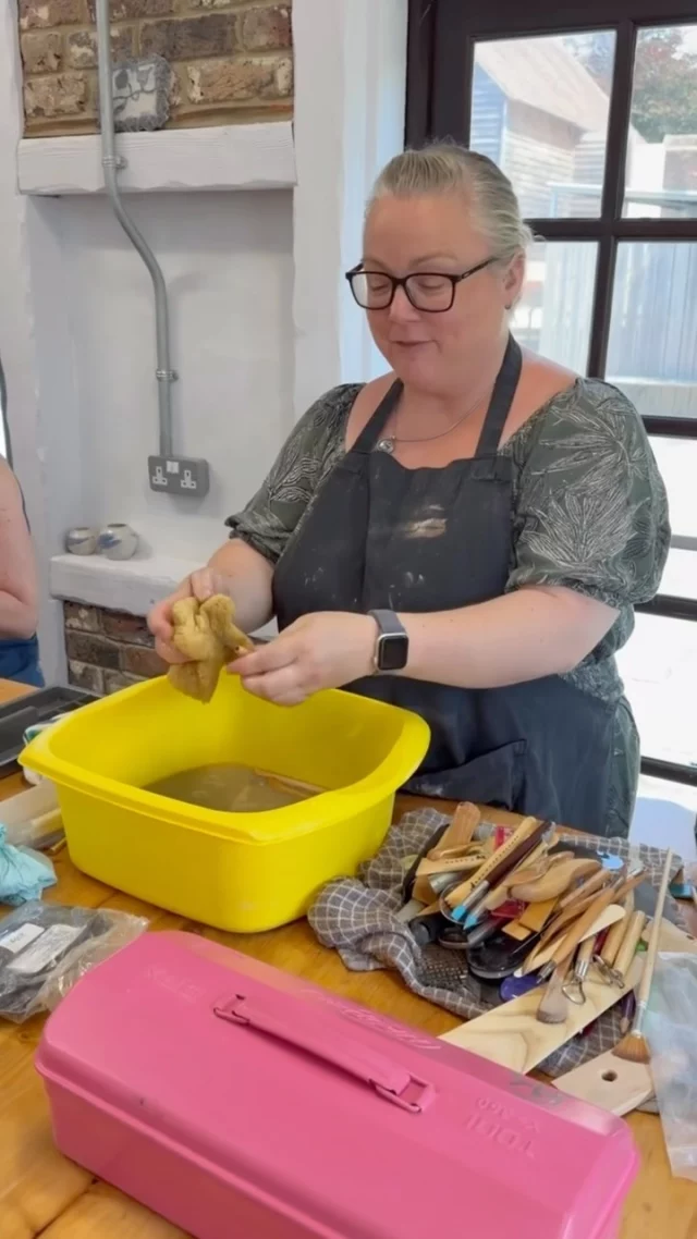 Ali has the right idea! 💡
Hands up if you haven’t sorted your tool box since last term? 😆 Don’t worry, there’s still time! Classes start again next week, and of course we have lots of lovely, freshly cleaned tools here for you to use. 
@silverdreamsandjellybeans