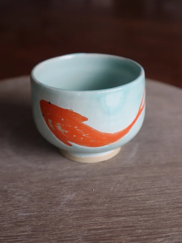 Tap and hold the dots to spin the bowl…
Georgia from our Thursday morning class is the maker of this vibrant bowl!